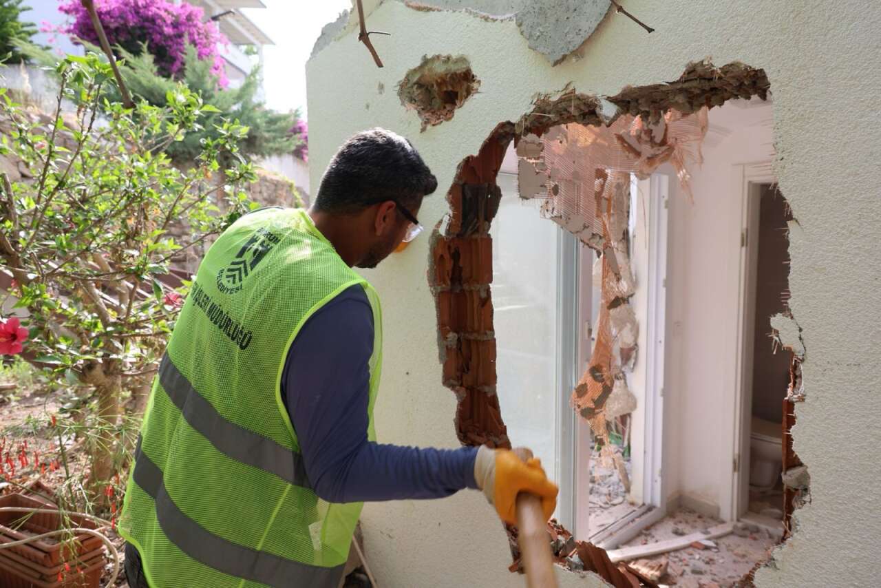 Bodrum’da Kaçak Yapılara Yıkım Operasyonu 3